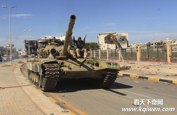 �����ƶ���������ķ��Ϊ׳�� ����ǰ�����侲(��ͼ)